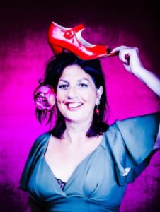 Mari%C3%ABt Bloemendal Volg de rode schoentjes - Stained glass course Italy